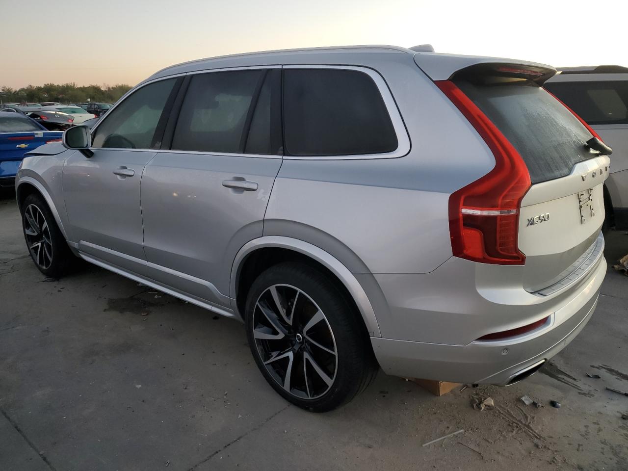 Obraz 2 z 2020 VOLVO XC90 T6 MOMENTUM 2020 z VIN YV4A22PK0L1613135