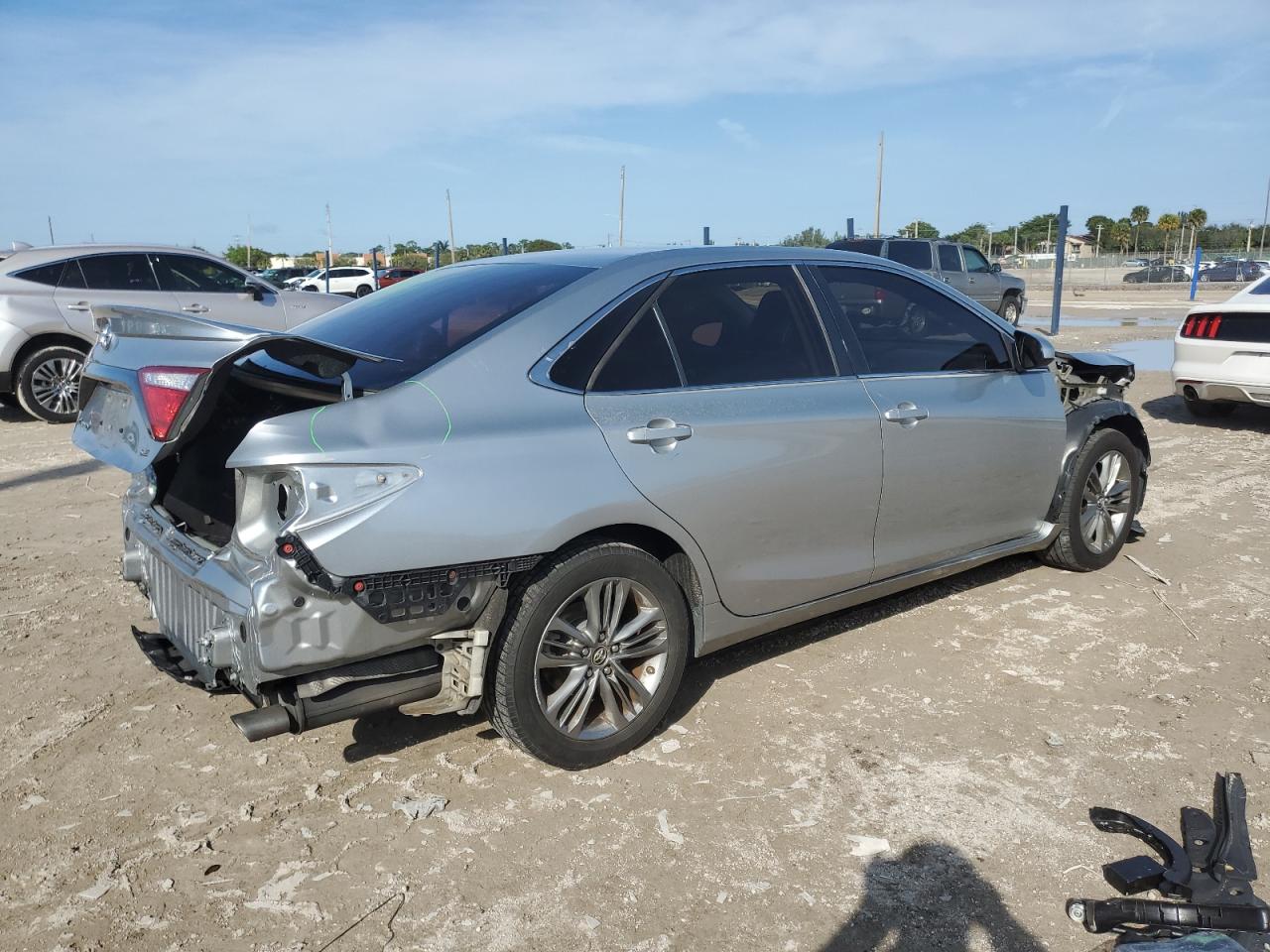 Obraz 3 z 2016 TOYOTA CAMRY LE 2016 z VIN 4T1BF1FK3GU171975