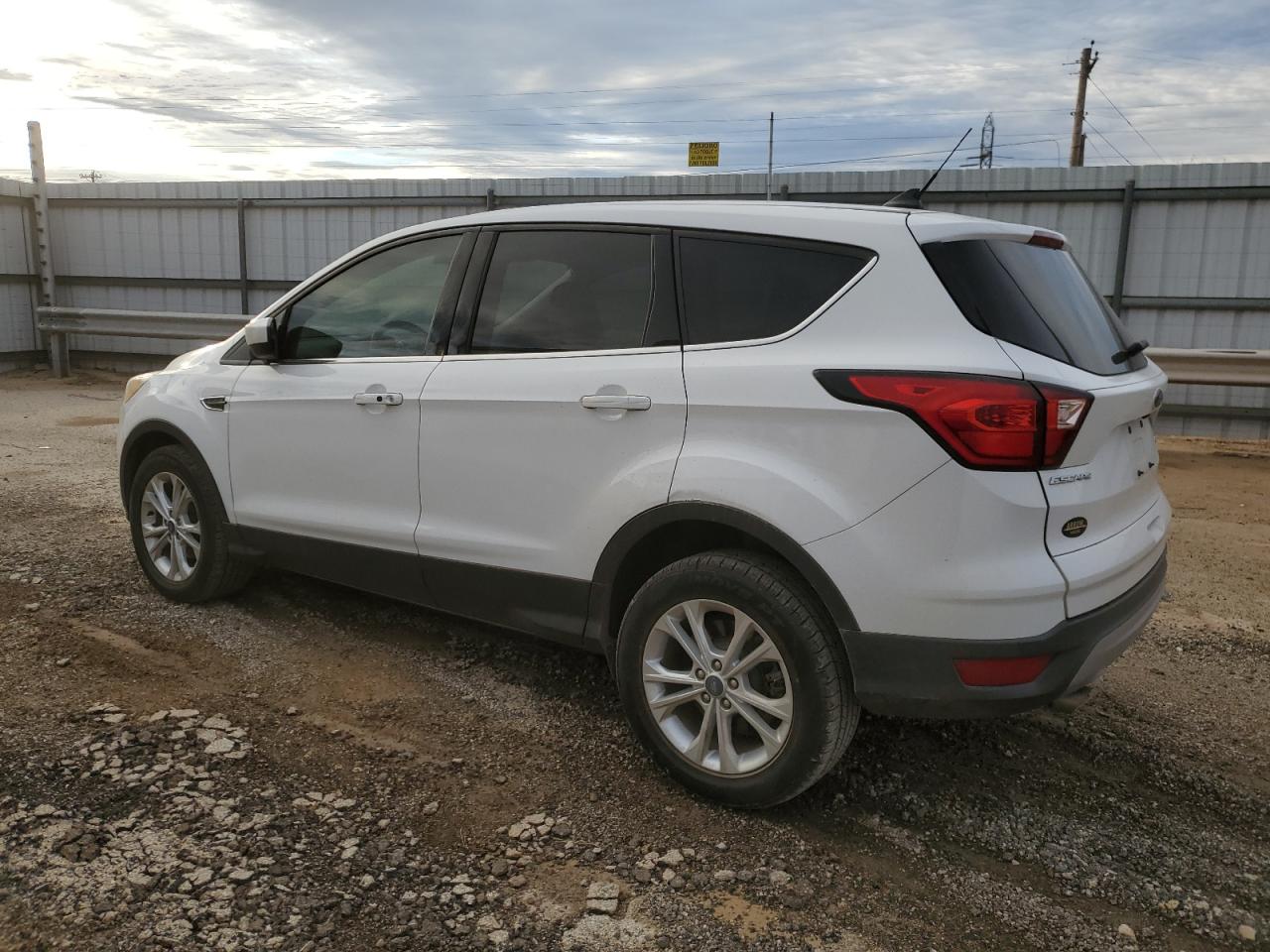 Obraz 2 z 2019 FORD ESCAPE SE 2019 z VIN 1FMCU0GD2KUA40954