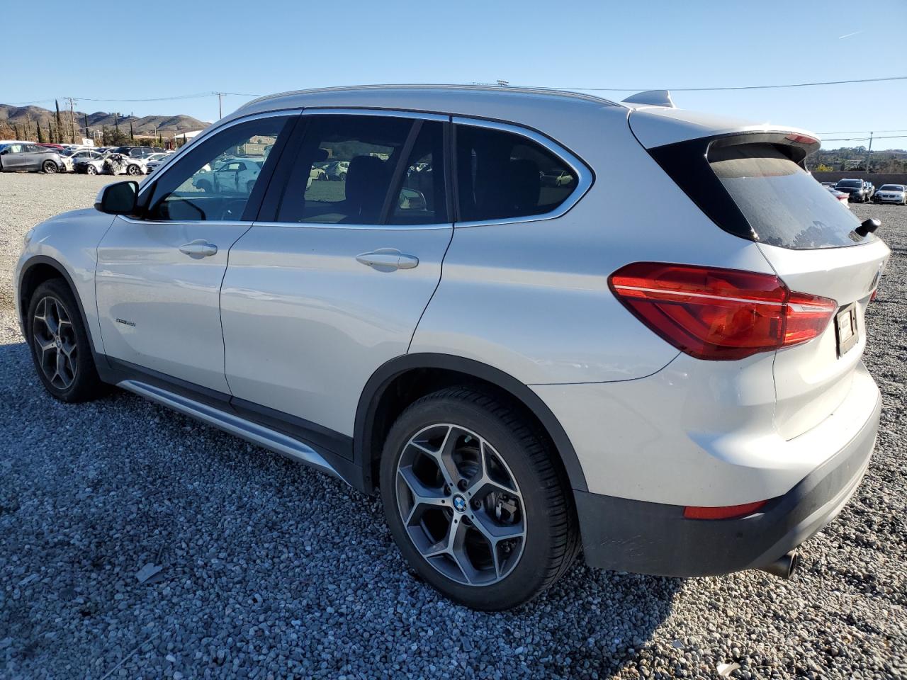 Изображение 2 2017 BMW X1 SDRIVE28I 2017 с VIN WBXHU7C3XH5H38625