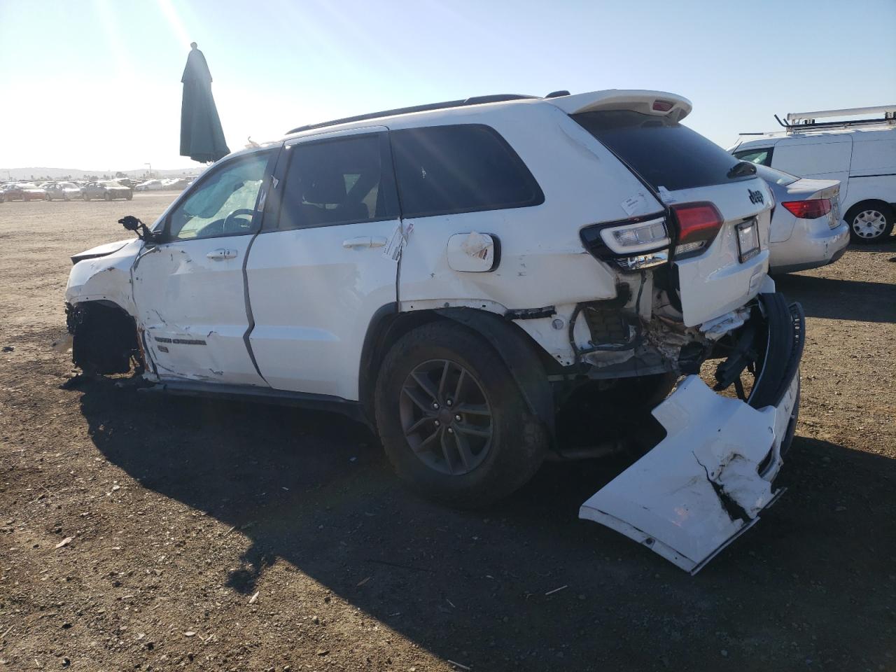Image 2 of 2016 JEEP GRAND CHEROKEE LAREDO 2016 with VIN 1C4RJEAG9GC506612