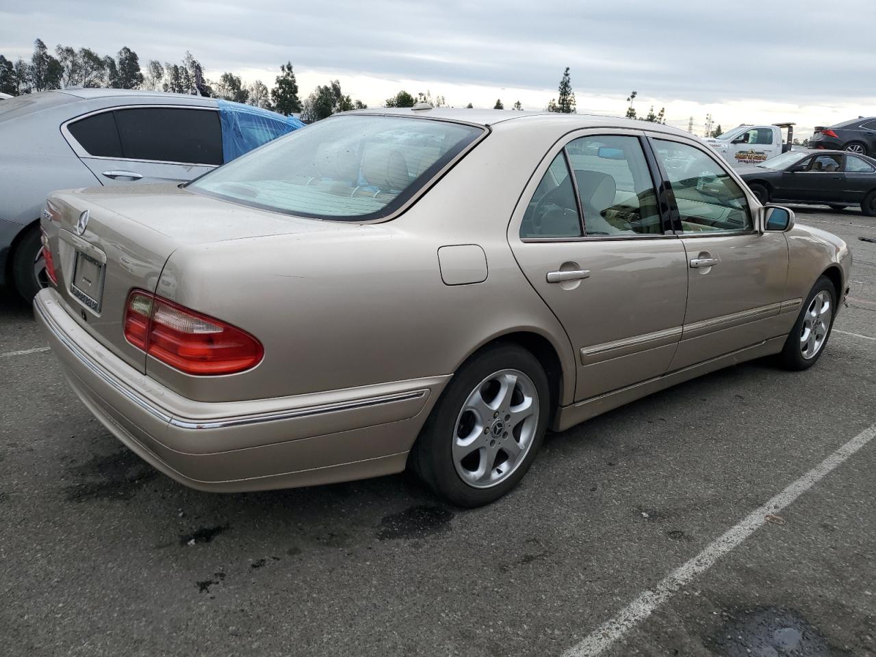 Obraz 3 z 2002 MERCEDES-BENZ E 320 2002 z VIN WDBJF65J52B439241