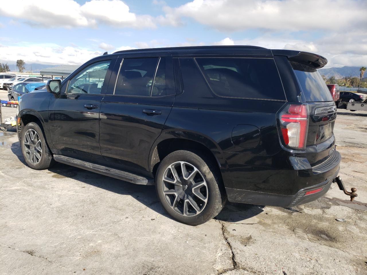Изображение 2 2021 CHEVROLET TAHOE C1500 RST 2021 с VIN 1GNSCRKD1MR292822