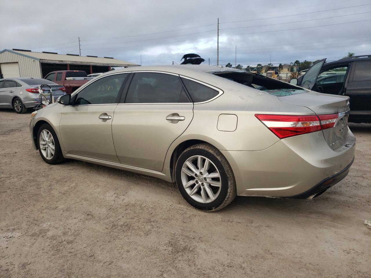 Image 2 of 2015 TOYOTA AVALON XLE 2015 with VIN 4T1BK1EB0FU137777