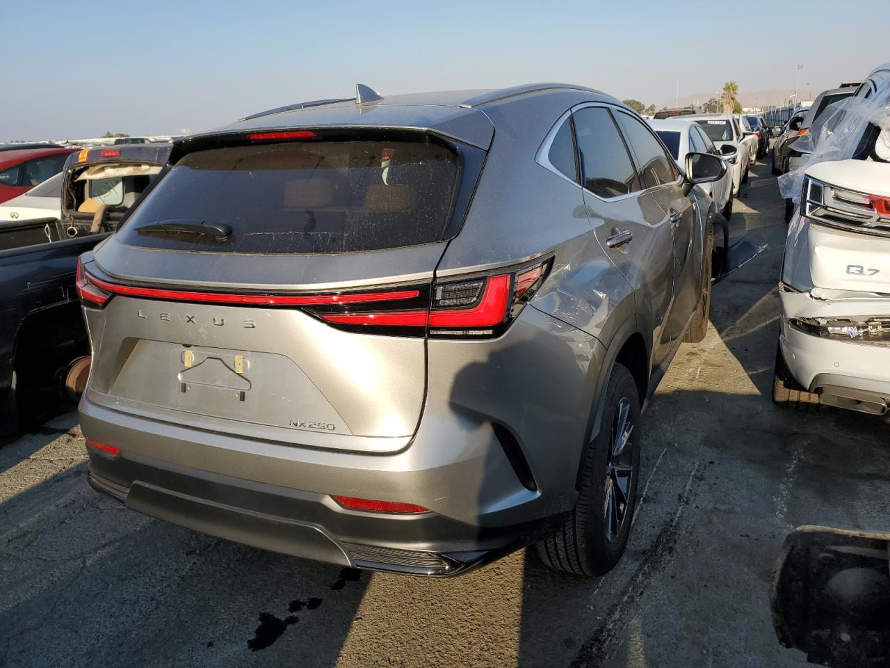 Obraz 3 z 2022 LEXUS NX 250 2022 z VIN 2T2ADCAZ3NC002325