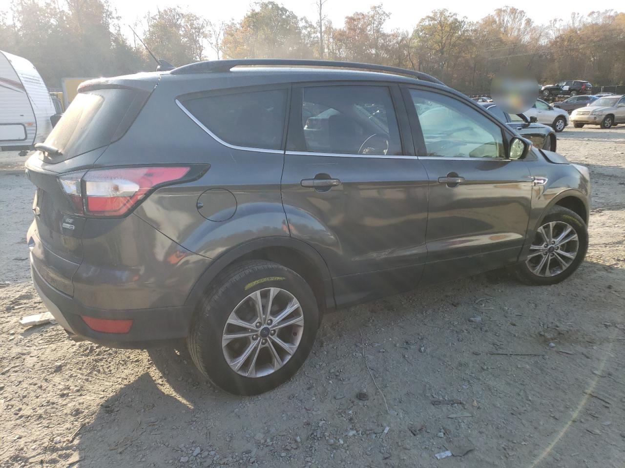 Obraz 3 z 2018 FORD ESCAPE SE 2018 z VIN 1FMCU9GD1JUC25158