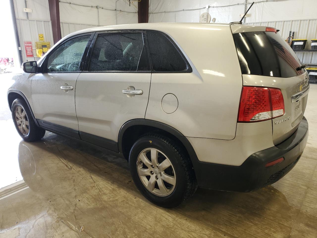Obraz 2 z 2013 KIA SORENTO LX 2013 z VIN 5XYKT4A10DG400011
