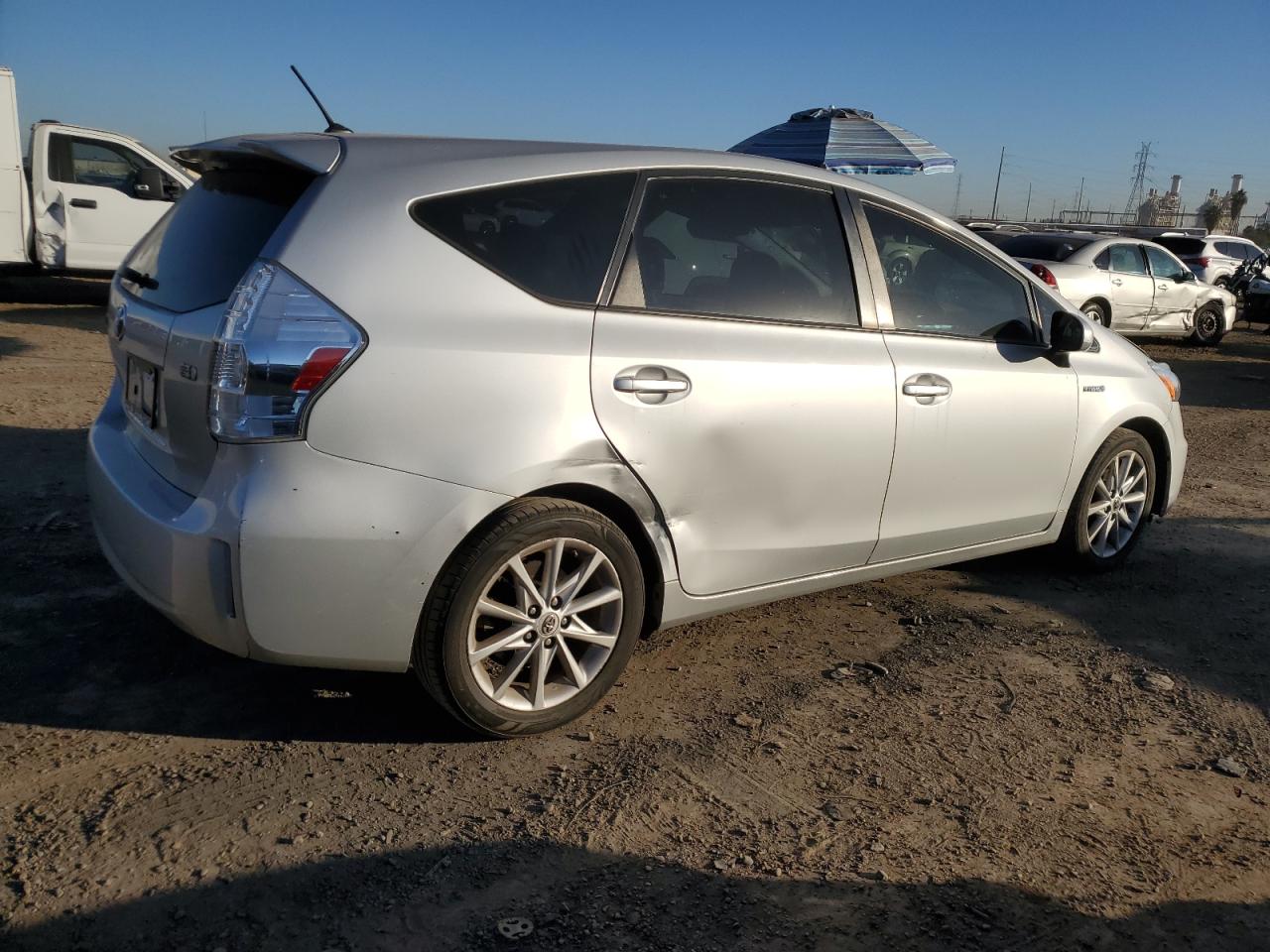 Obraz 3 z 2014 TOYOTA PRIUS V  2014 z VIN JTDZN3EU7EJ001413