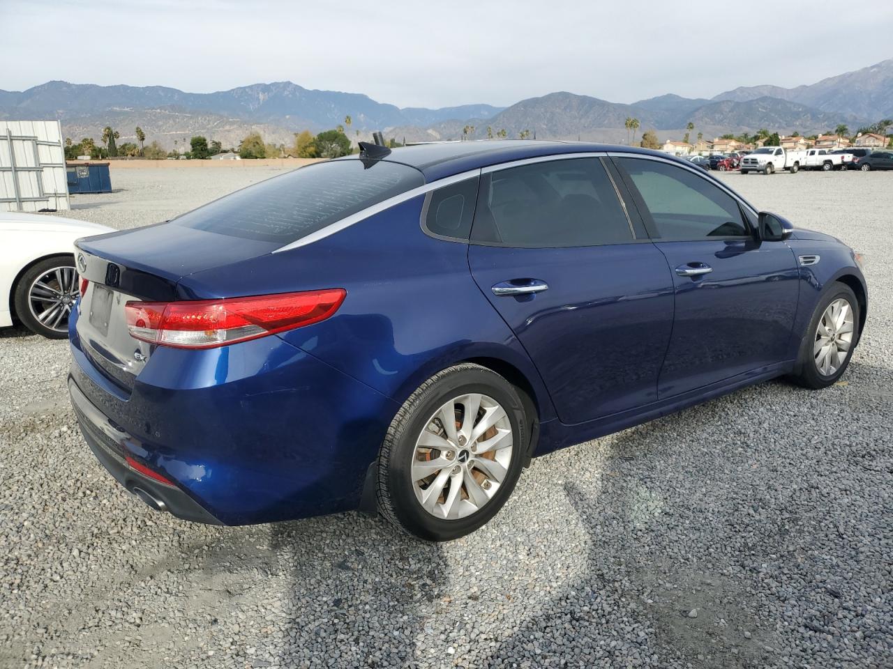 Obraz 3 z 2016 KIA OPTIMA EX 2016 z VIN 5XXGU4L37GG067283