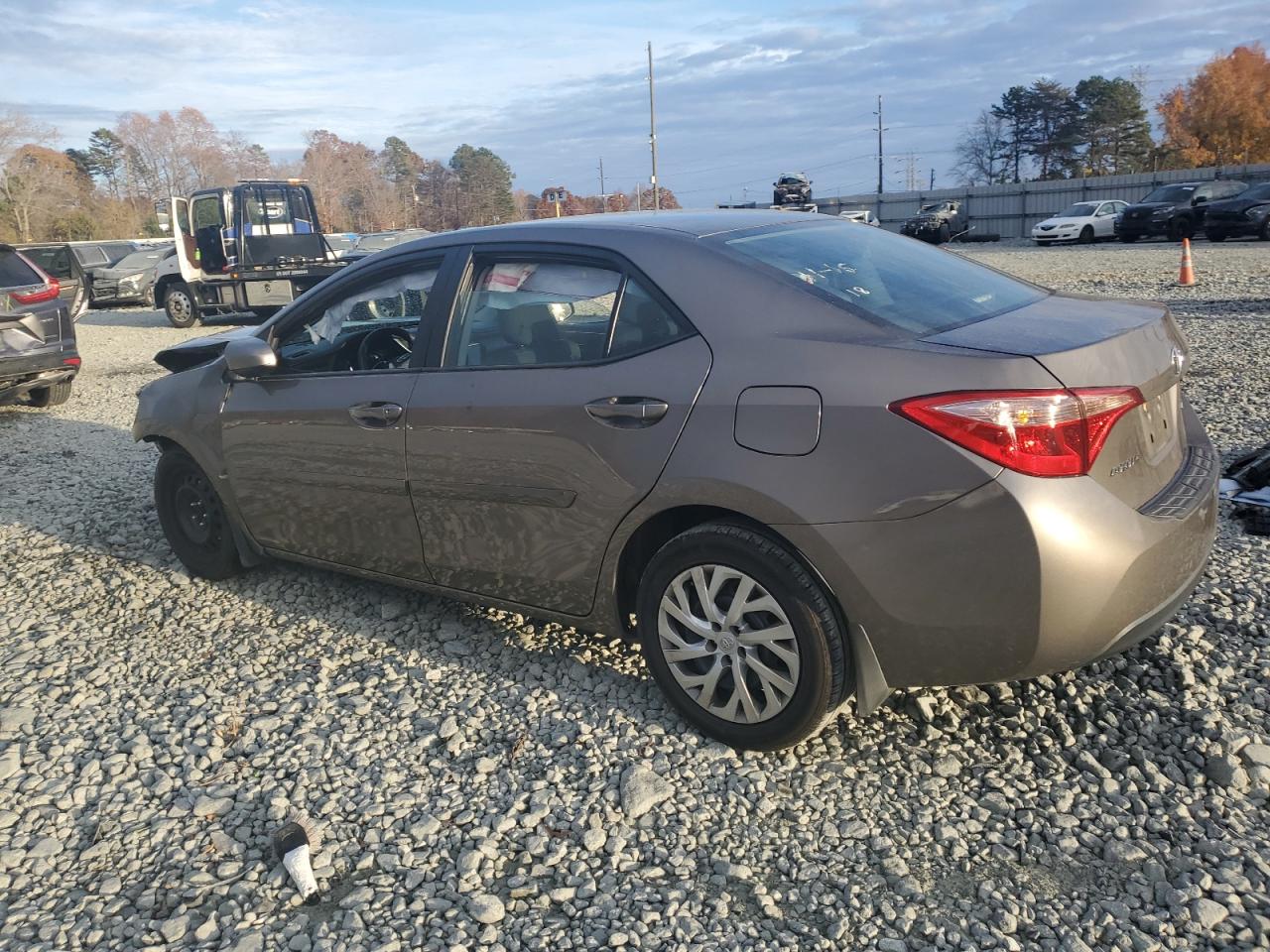 Image 2 of 2018 TOYOTA COROLLA L 2018 with VIN 2T1BURHE1JC032061