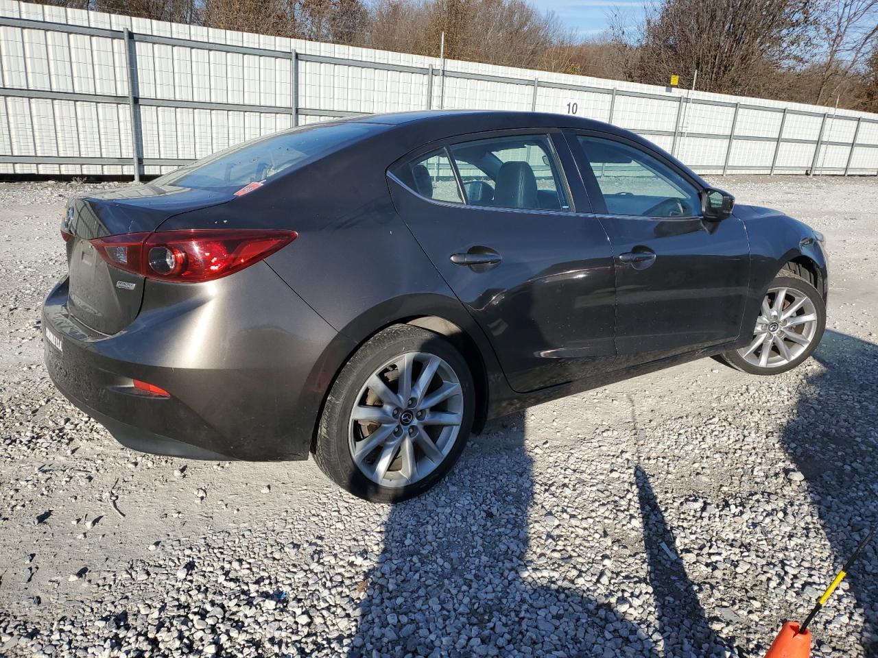 Obraz 3 z 2017 MAZDA 3 TOURING 2017 z VIN JM1BN1V72H1106400