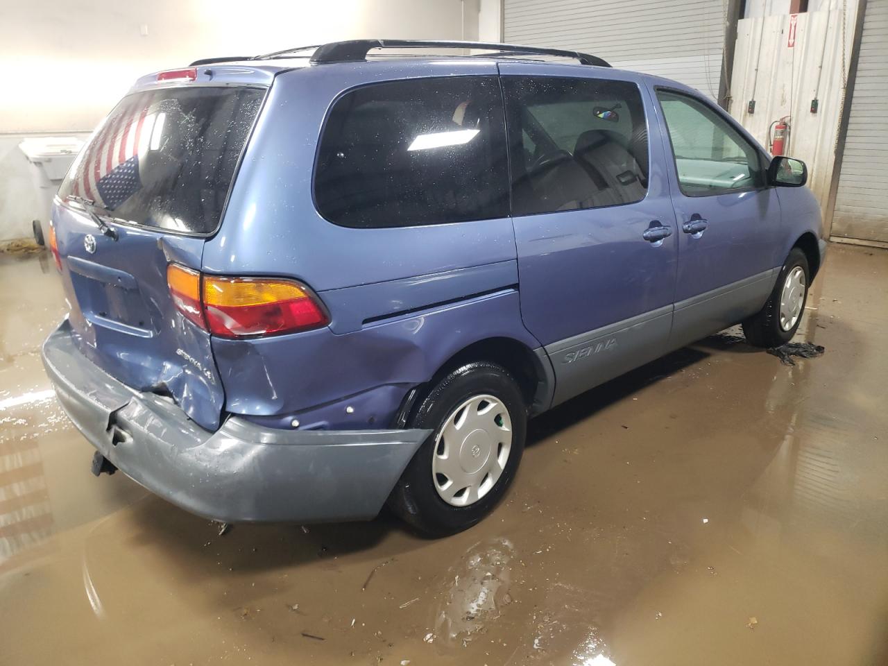 Image 3 of 1998 TOYOTA SIENNA LE 1998 with VIN 4T3ZF13C3WU080688
