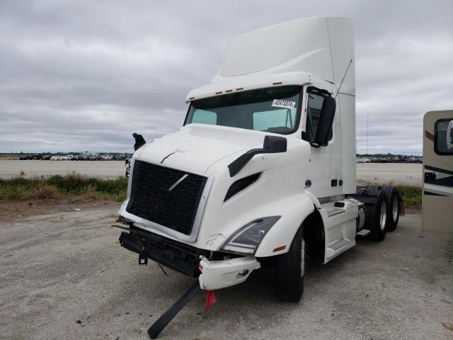 Изображение 2 2022 VOLVO VNR  2022 с VIN 4V4WC9EH7NN318006