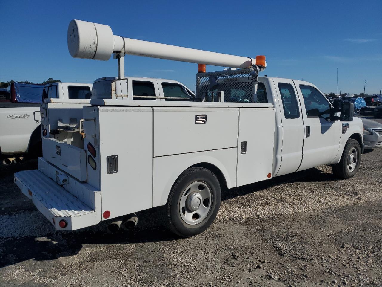 Image 3 of 2010 FORD F350 SUPER DUTY 2010 with VIN 1FTWX3AR3AEA55275