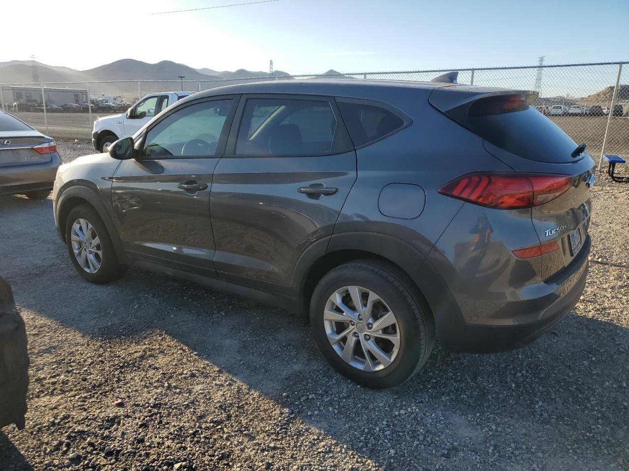 Изображение 2 2020 HYUNDAI TUCSON SE 2020 с VIN KM8J23A48LU081078