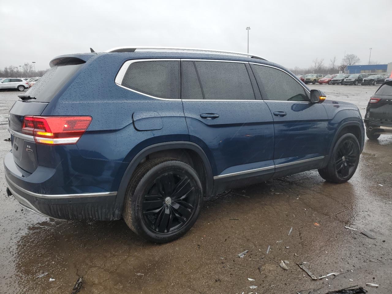 Изображение 3 2018 VOLKSWAGEN ATLAS SEL PREMIUM 2018 с VIN 1V2NR2CA6JC570546