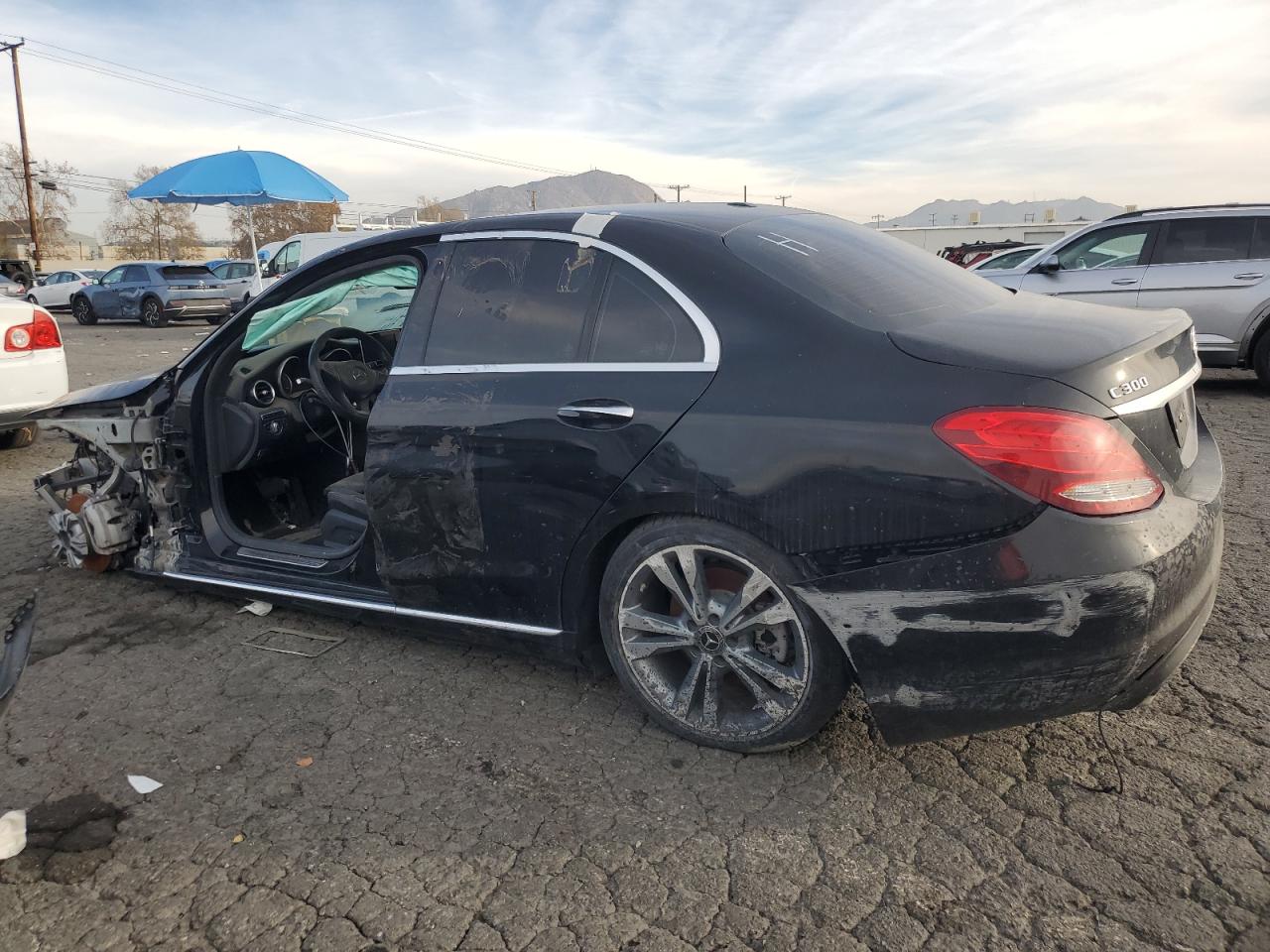 Obraz 2 z 2018 MERCEDES-BENZ C 300 2018 z VIN 55SWF4JB1JU258156