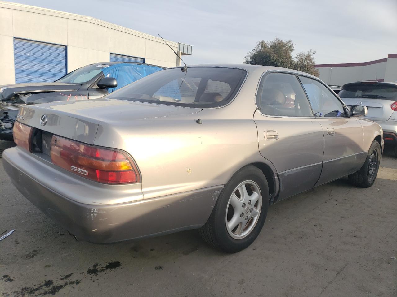 Image 3 of 1993 LEXUS ES 300 1993 with VIN JT8VK13T2P0165911