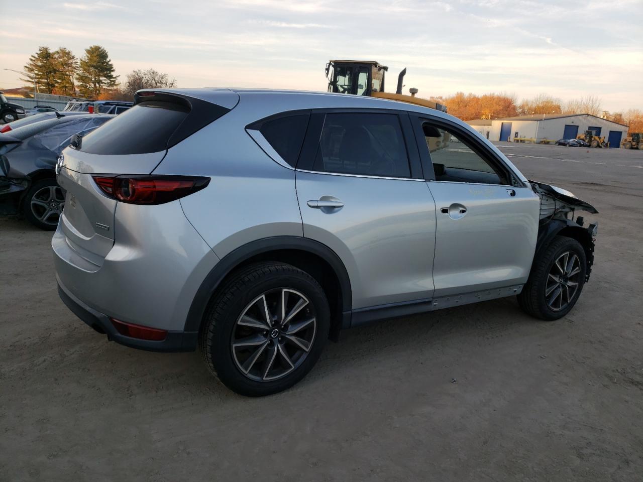 Image 3 of 2017 MAZDA CX-5 GRAND TOURING 2017 with VIN JM3KFBDL8H0144034