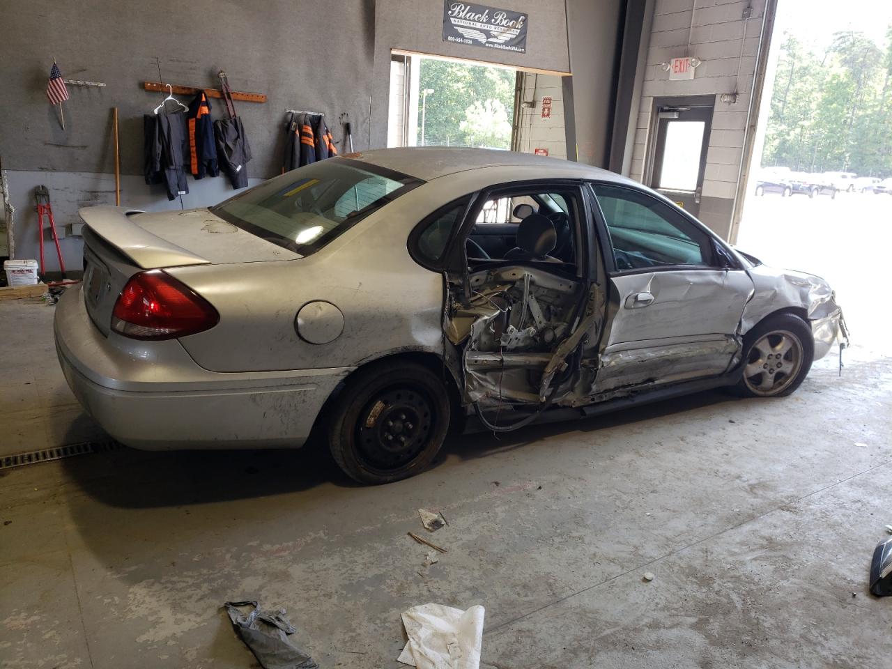 Image 3 of 2006 FORD TAURUS SE 2006 with VIN 1FAFP53U86A239922