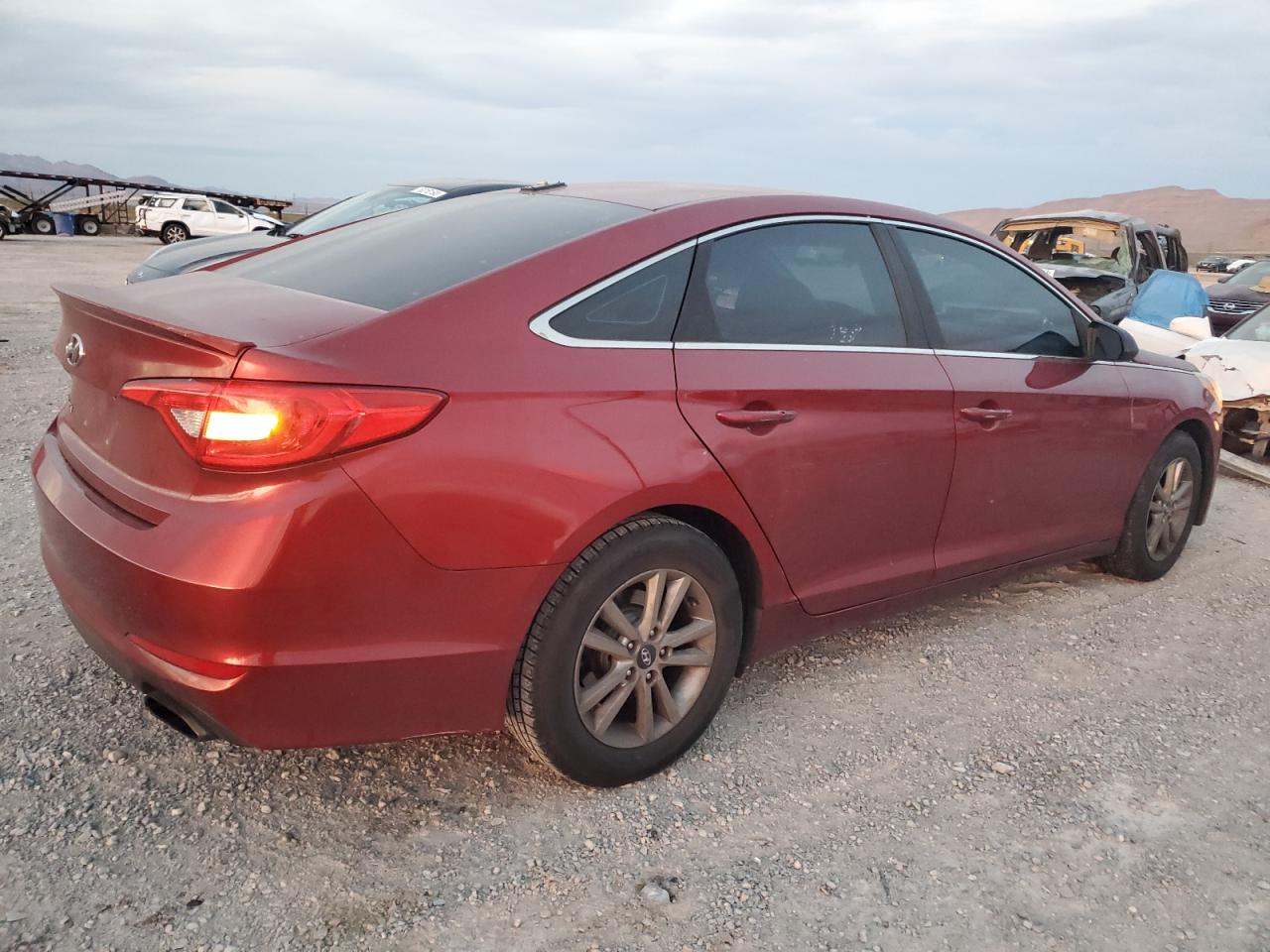 Obraz 3 z 2015 HYUNDAI SONATA SE 2015 z VIN 5NPE24AF6FH116907