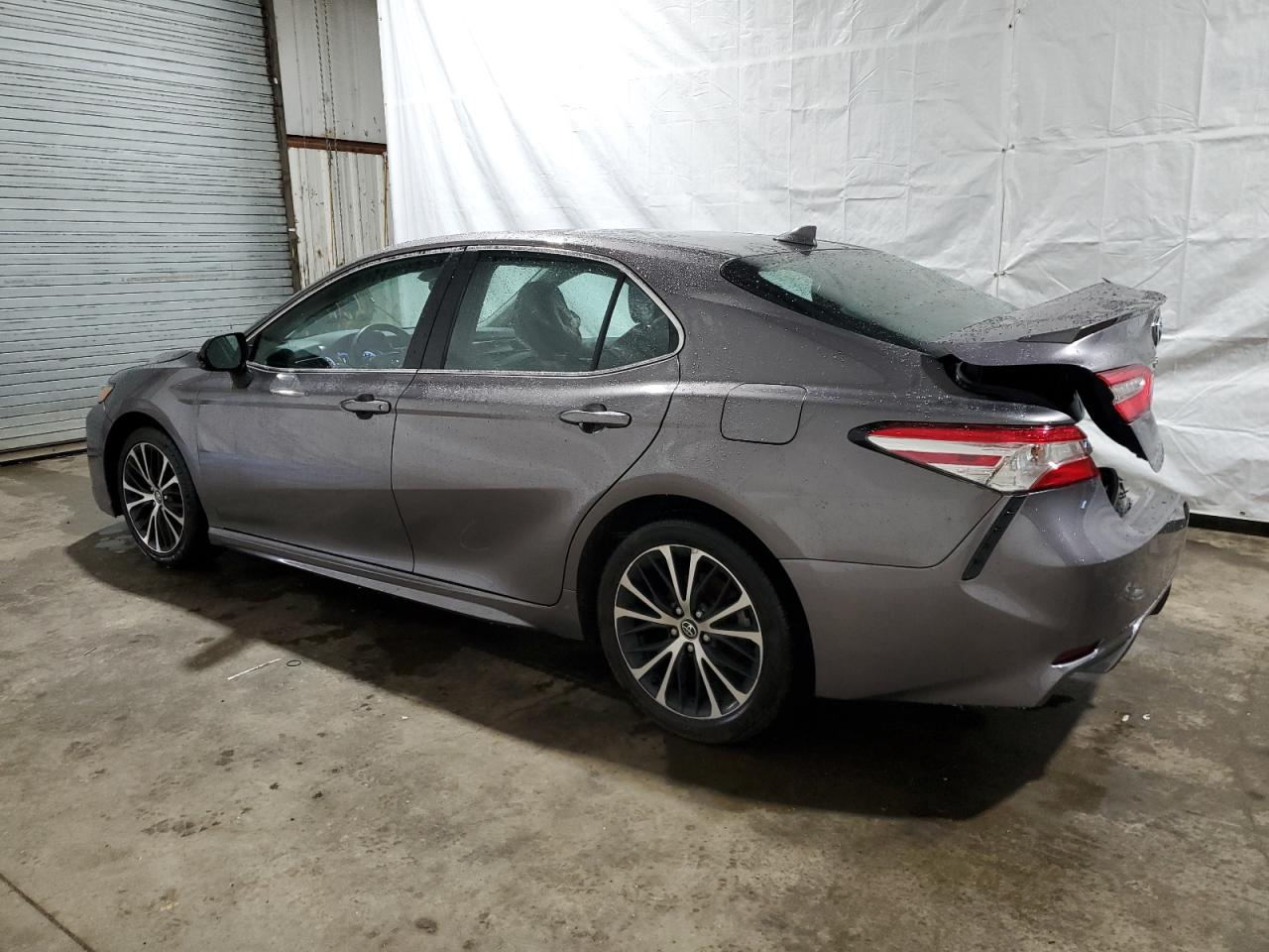 Obraz 2 z 2020 TOYOTA CAMRY SE 2020 z VIN 4T1G11AK7LU891382