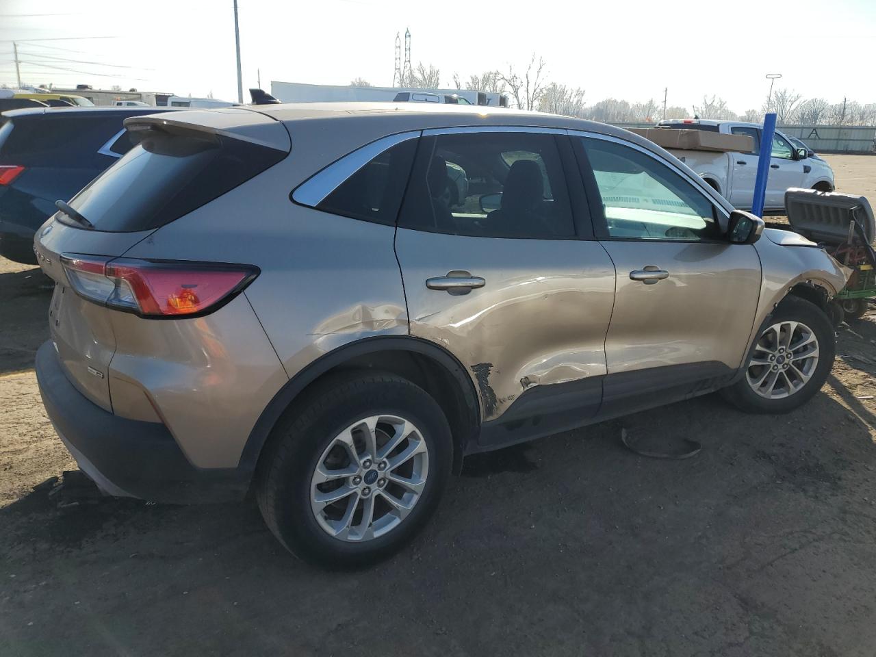 Image 3 of 2020 FORD ESCAPE SE 2020 with VIN 1FMCU9G60LUA51913