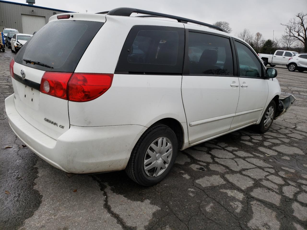 Image 3 of 2010 TOYOTA SIENNA CE 2010 with VIN 5TDKK4CC4AS317343