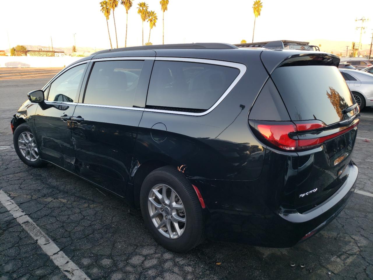 Изображение 2 2022 CHRYSLER PACIFICA TOURING L 2022 с VIN 2C4RC1BG6NR196893