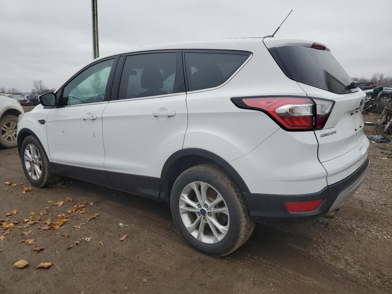 Image 2 of 2017 FORD ESCAPE SE 2017 with VIN 1FMCU0GD8HUC97657