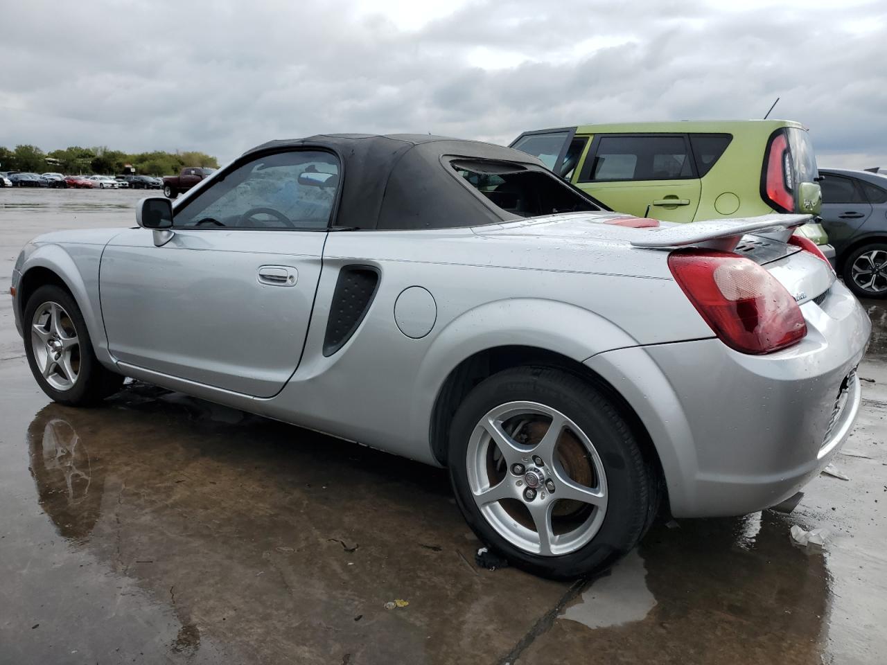 Image 2 of 2002 TOYOTA MR2 SPYDER 2002 with VIN JTDFR320320052207