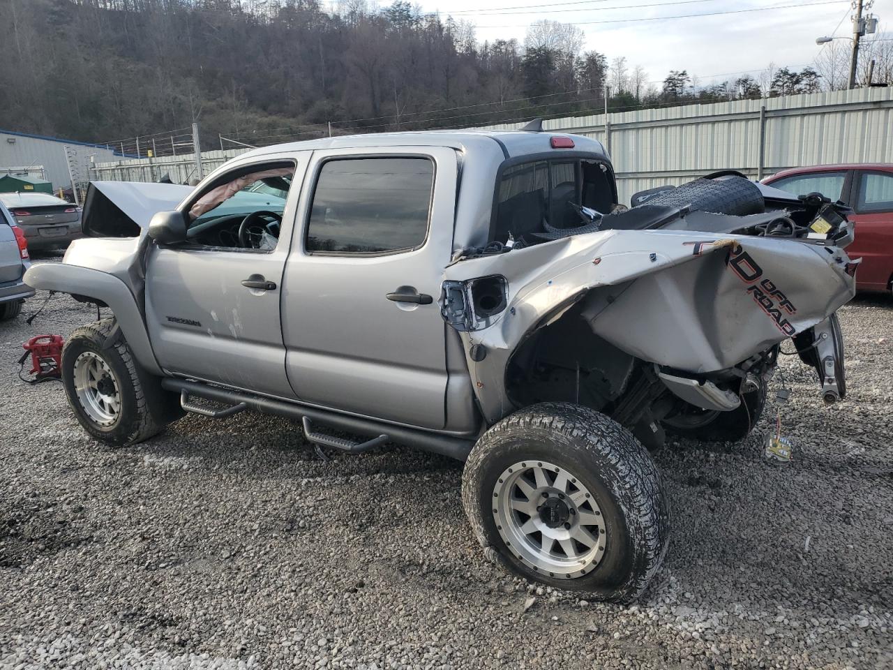 Image 2 of 2015 TOYOTA TACOMA DOUBLE CAB 2015 with VIN 3TMLU4EN5FM181261