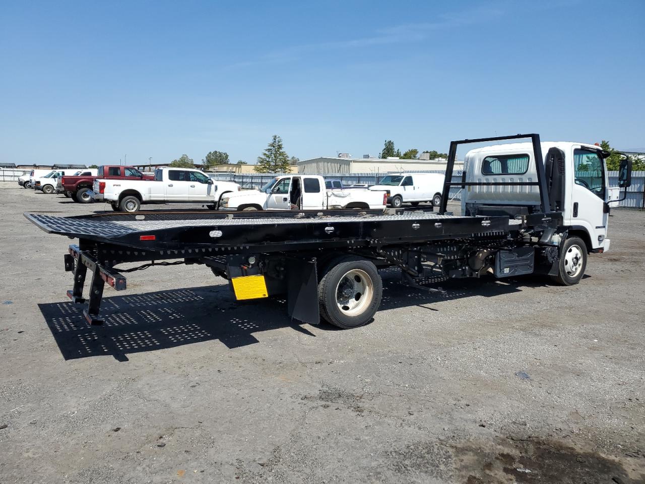 Image 3 of 2020 ISUZU NRR 2020 with VIN JALE5W167L7305583