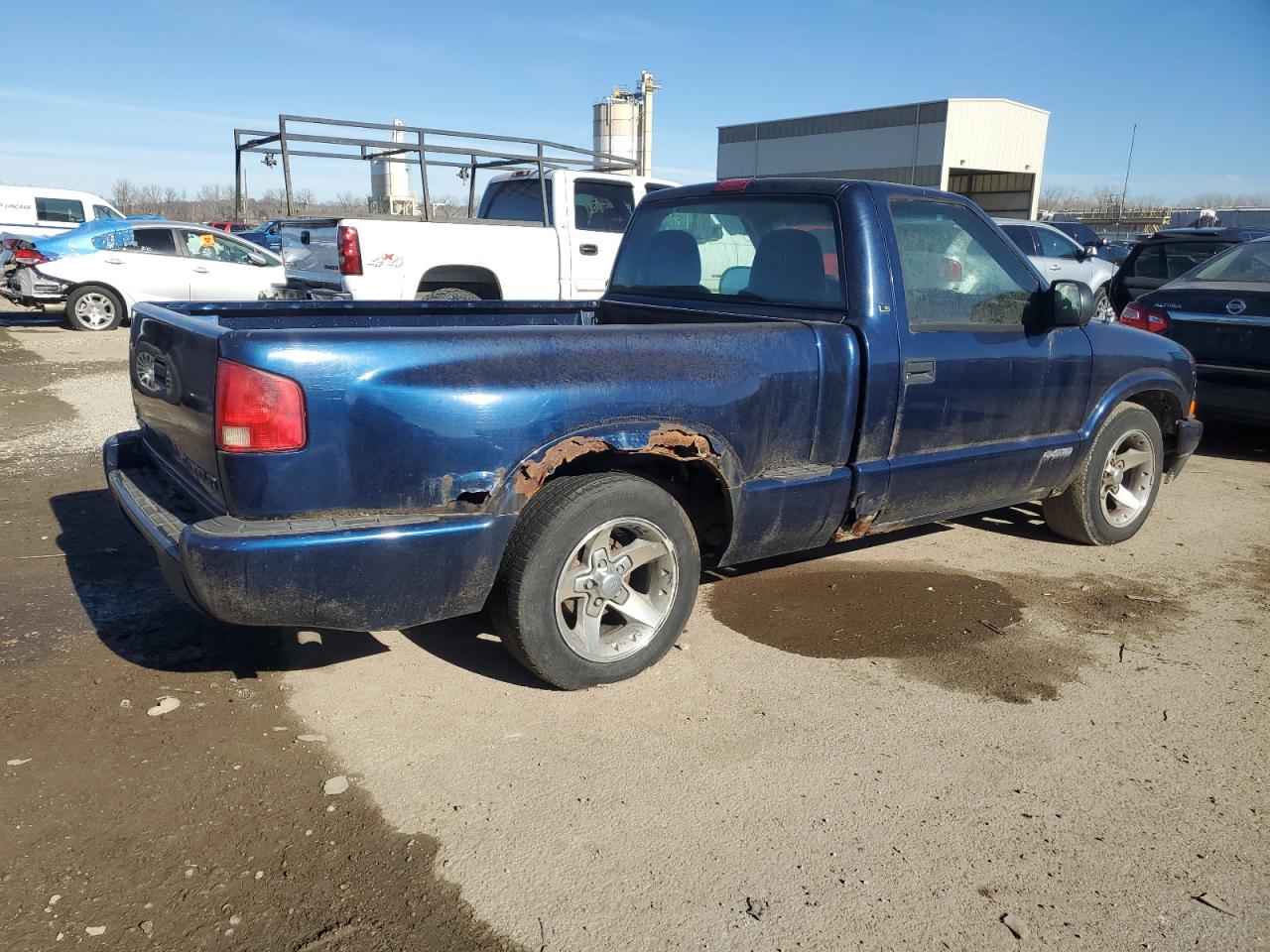 Image 3 of 2003 CHEVROLET S TRUCK S10 2003 with VIN 1GCCS14X138268002