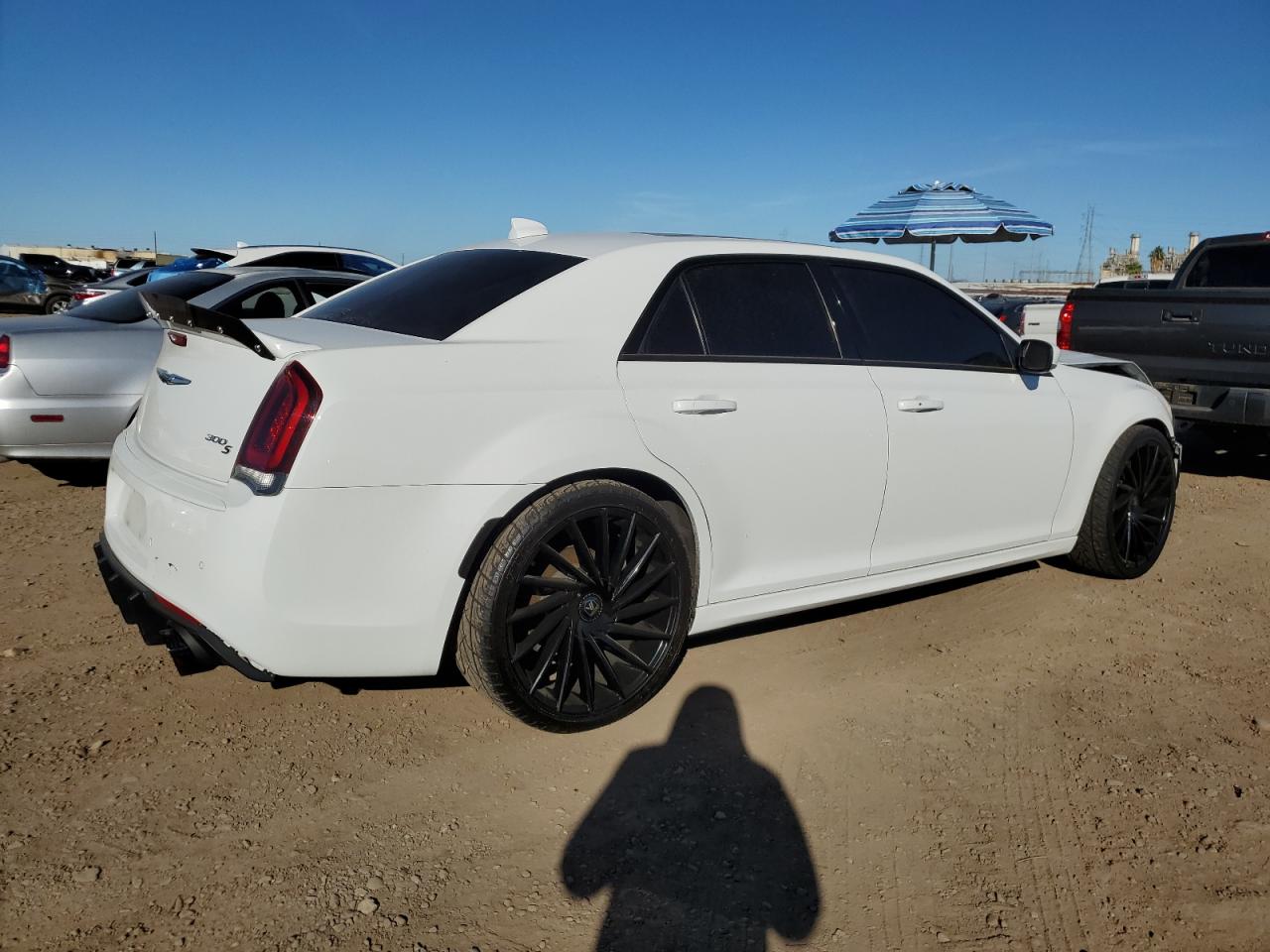 Изображение 3 2017 CHRYSLER 300 S 2017 с VIN 2C3CCABT6HH557959