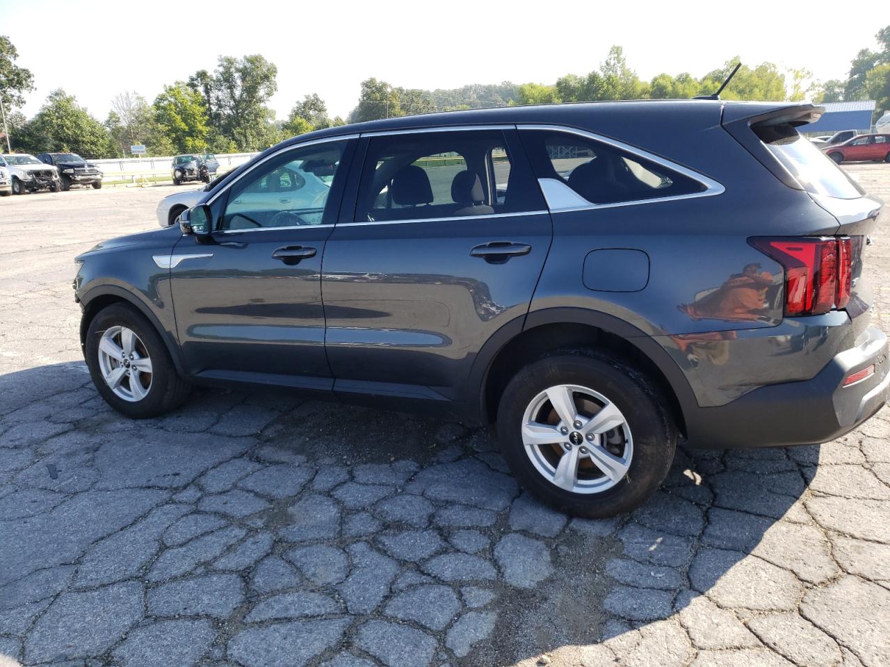 Image 2 of Kia Sorento Lx 2022 with VIN 5XYRGDLC5NG084673