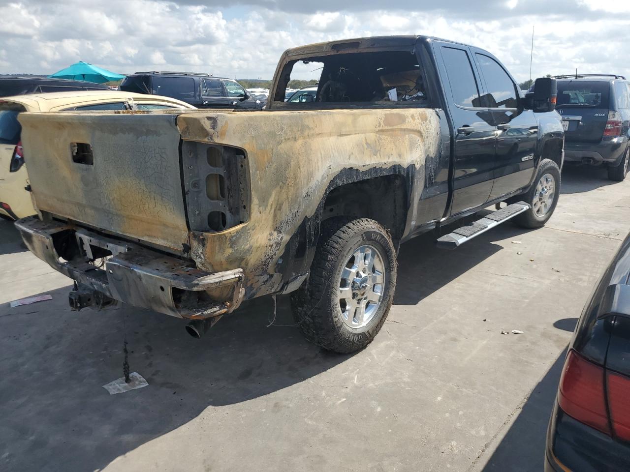 Image 3 of 2015 CHEVROLET SILVERADO K2500 HEAVY DUTY LT 2015 with VIN 1GC2KVEG9FZ107512