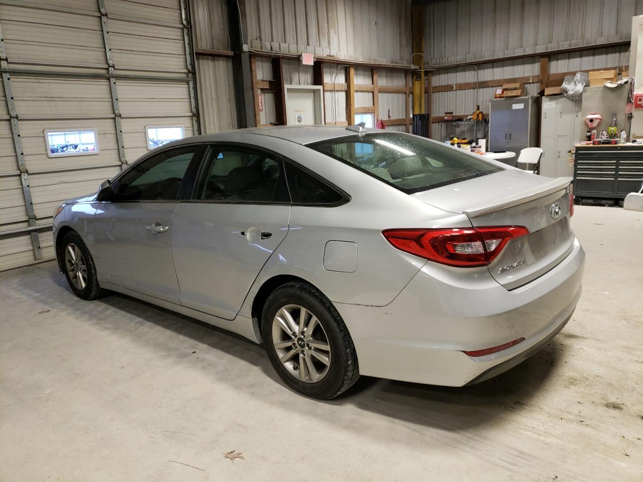 Изображение 2 2015 HYUNDAI SONATA SE 2015 с VIN 5NPE24AF2FH065065