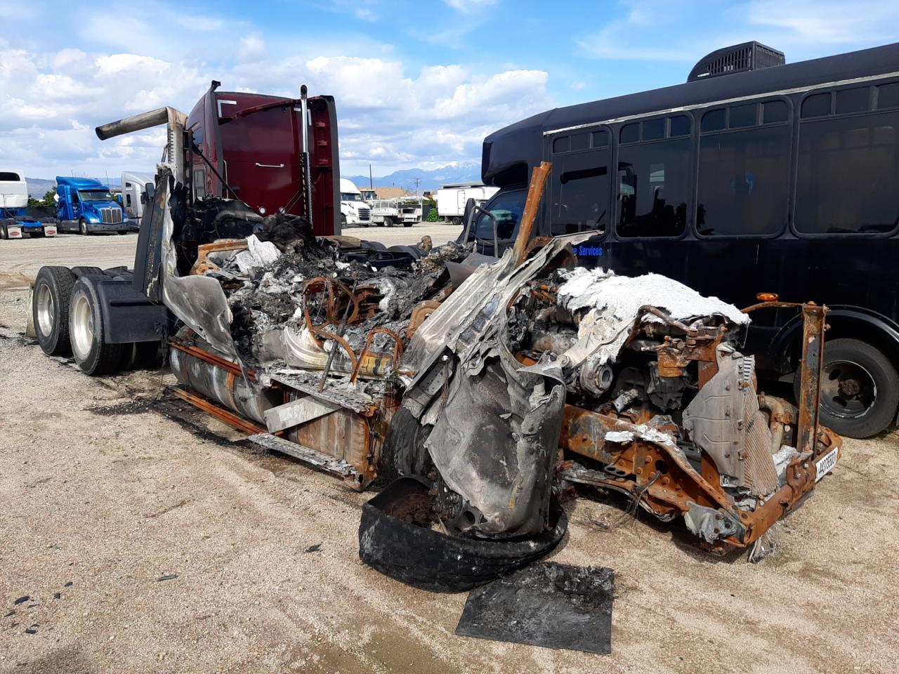 Image 1 of 2016 FREIGHTLINER CASCADIA 125  2016 with VIN 3AKJGLD59GSHH3853
