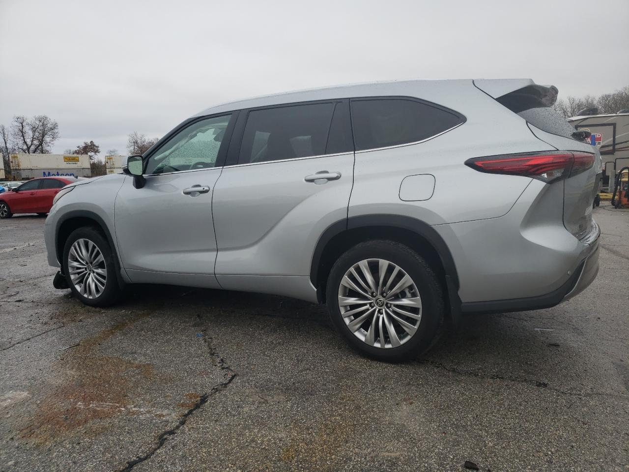 Изображение 2 2022 TOYOTA HIGHLANDER PLATINUM 2022 с VIN 5TDFZRBH9NS210964