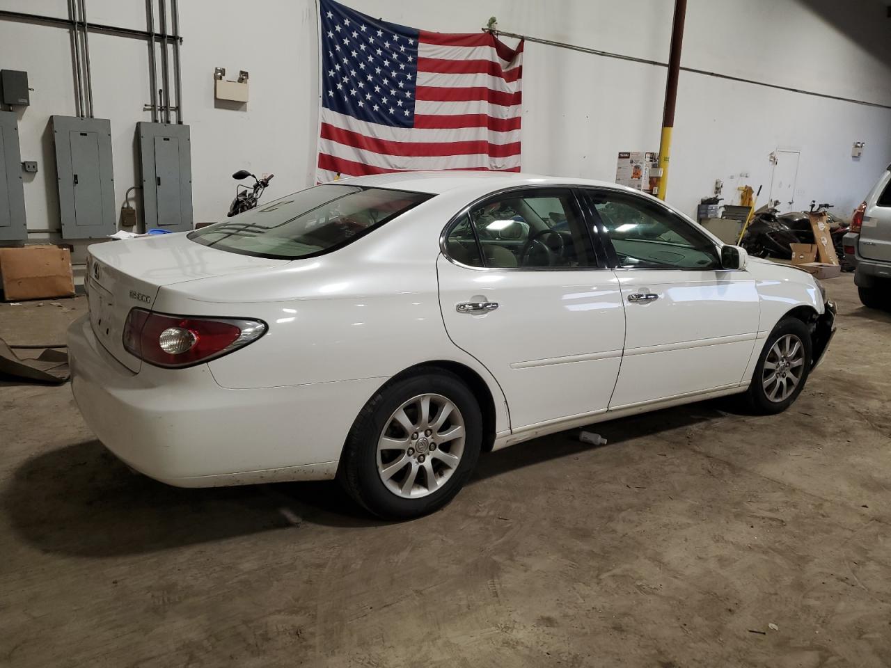 Image 3 of 2002 LEXUS ES 300 2002 with VIN JTHBF30G525023185