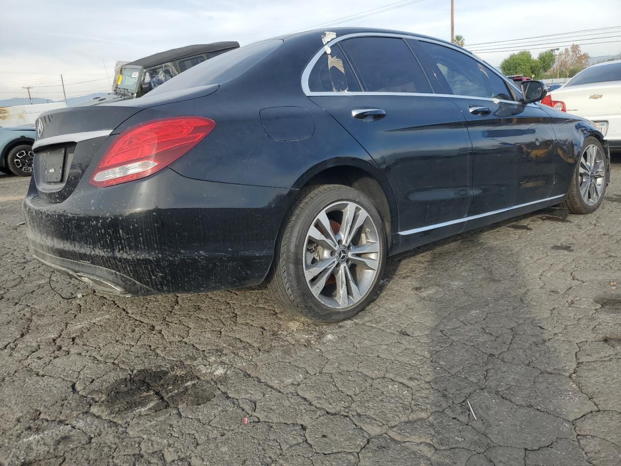 Obraz 3 z 2018 MERCEDES-BENZ C 300 2018 z VIN 55SWF4JB1JU258156