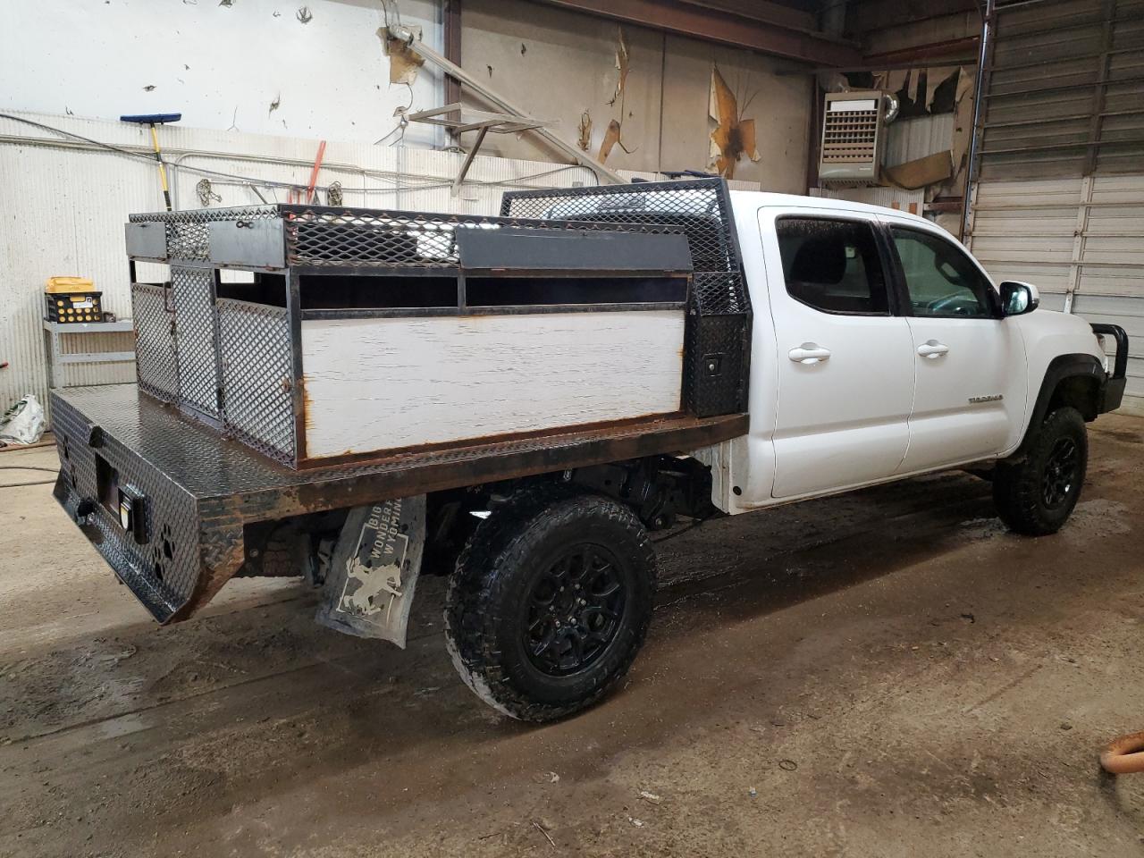 Obraz 3 z 2022 TOYOTA TACOMA DOUBLE CAB 2022 z VIN 3TMDZ5BN4NM131918