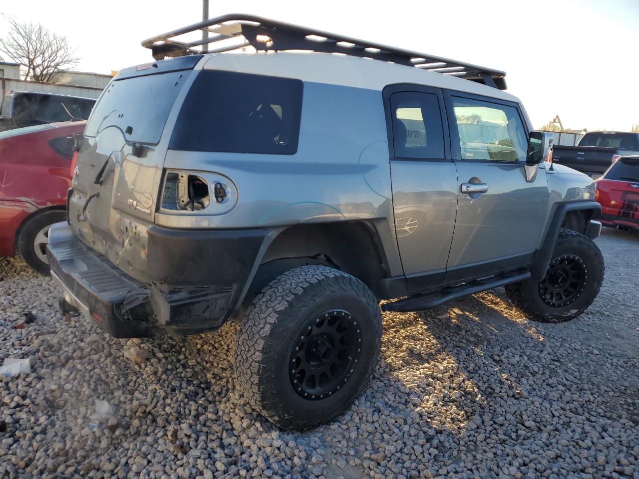 Obraz 3 z 2010 TOYOTA FJ CRUISER  2010 z VIN JTEBU4BF8AK097102