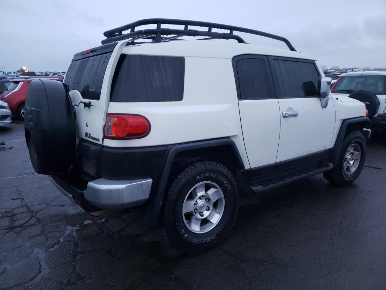 Image 3 of 2010 TOYOTA FJ CRUISER  2010 with VIN JTEBU4BF6AK098393