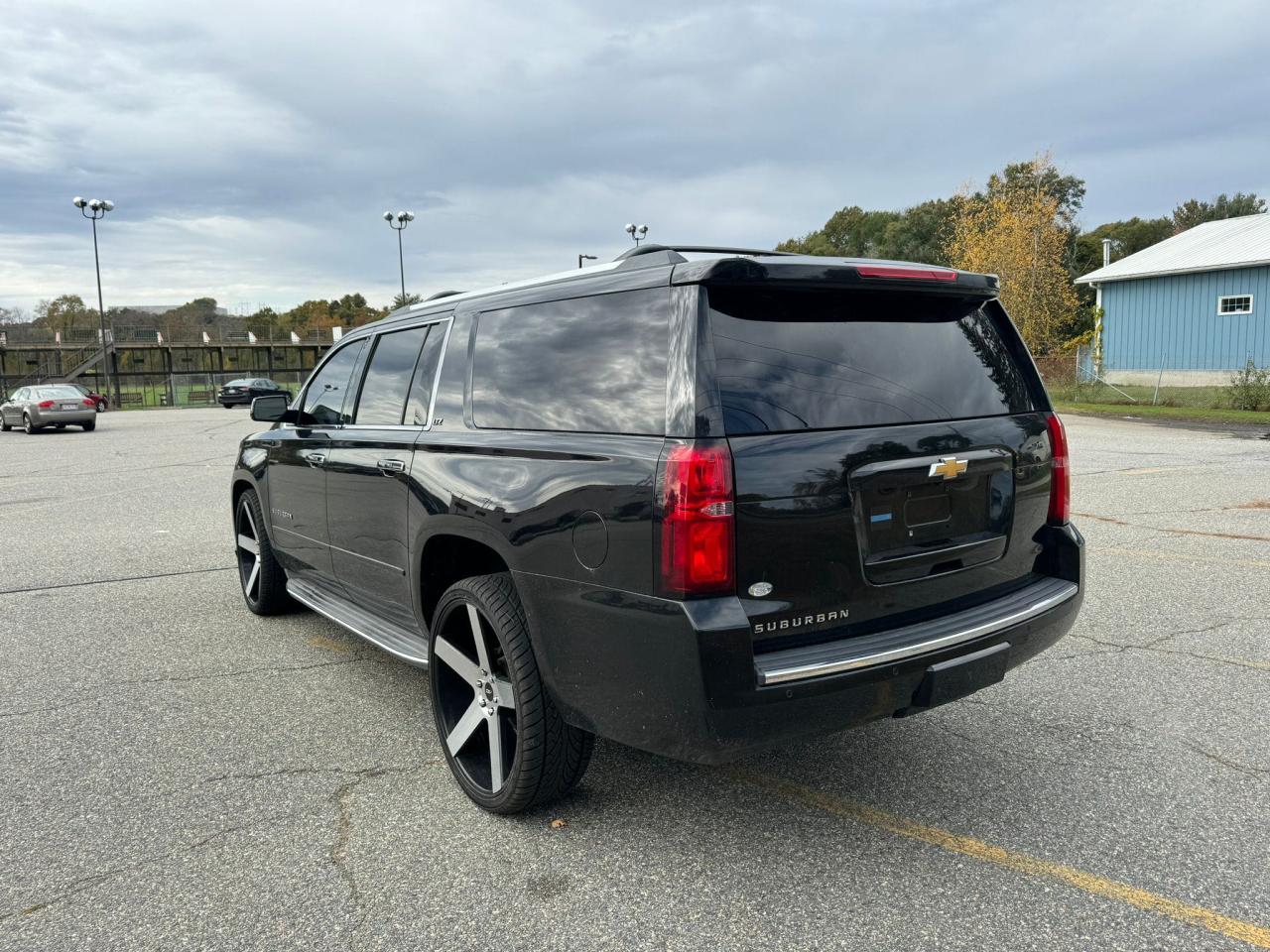 Изображение 3 2015 CHEVROLET SUBURBAN K1500 LTZ 2015 с VIN 1GNSKKKC9FR146785