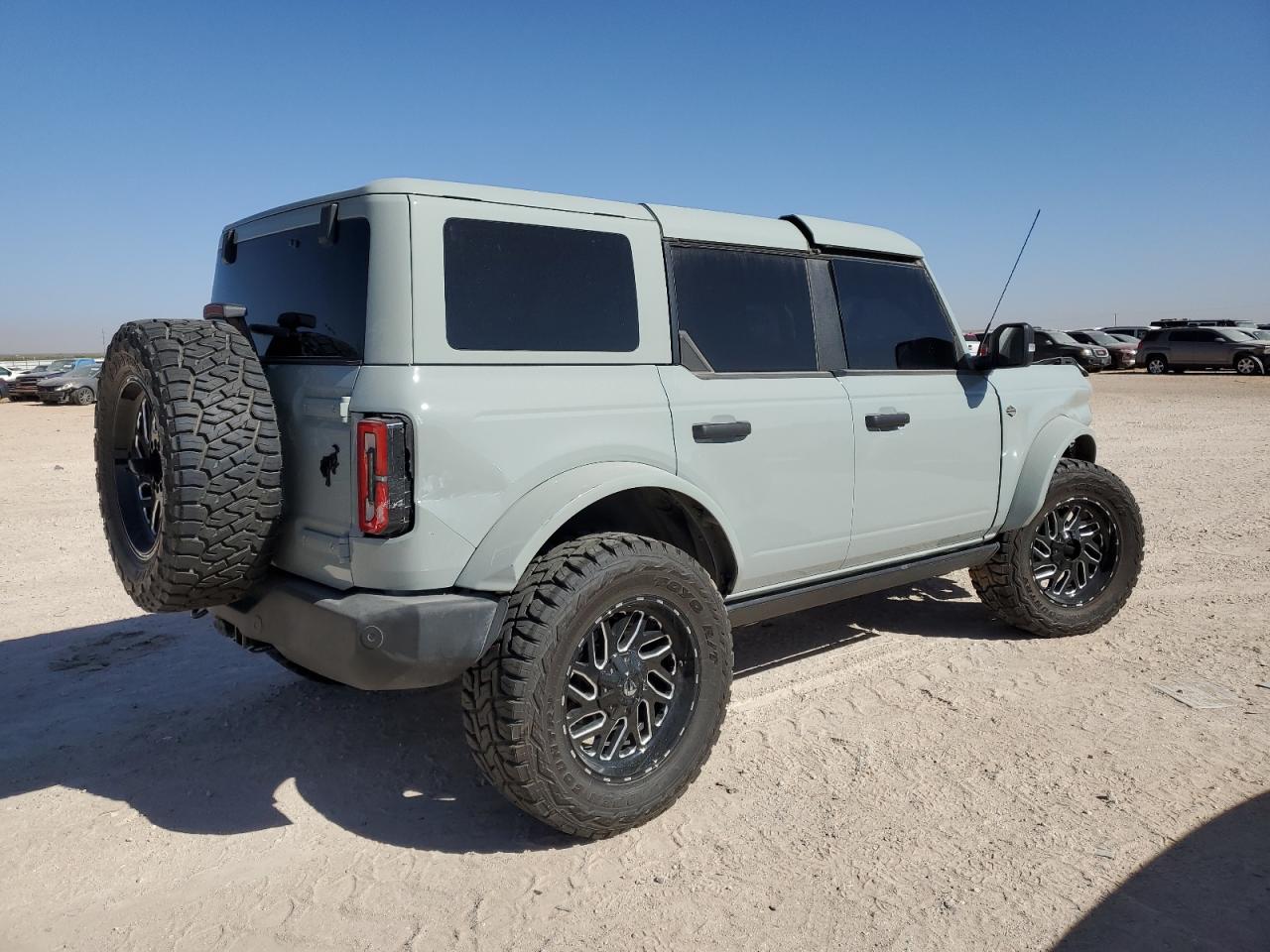 Obraz 3 z 2022 FORD BRONCO BASE 2022 z VIN 1FMEE5DP0NLB53331