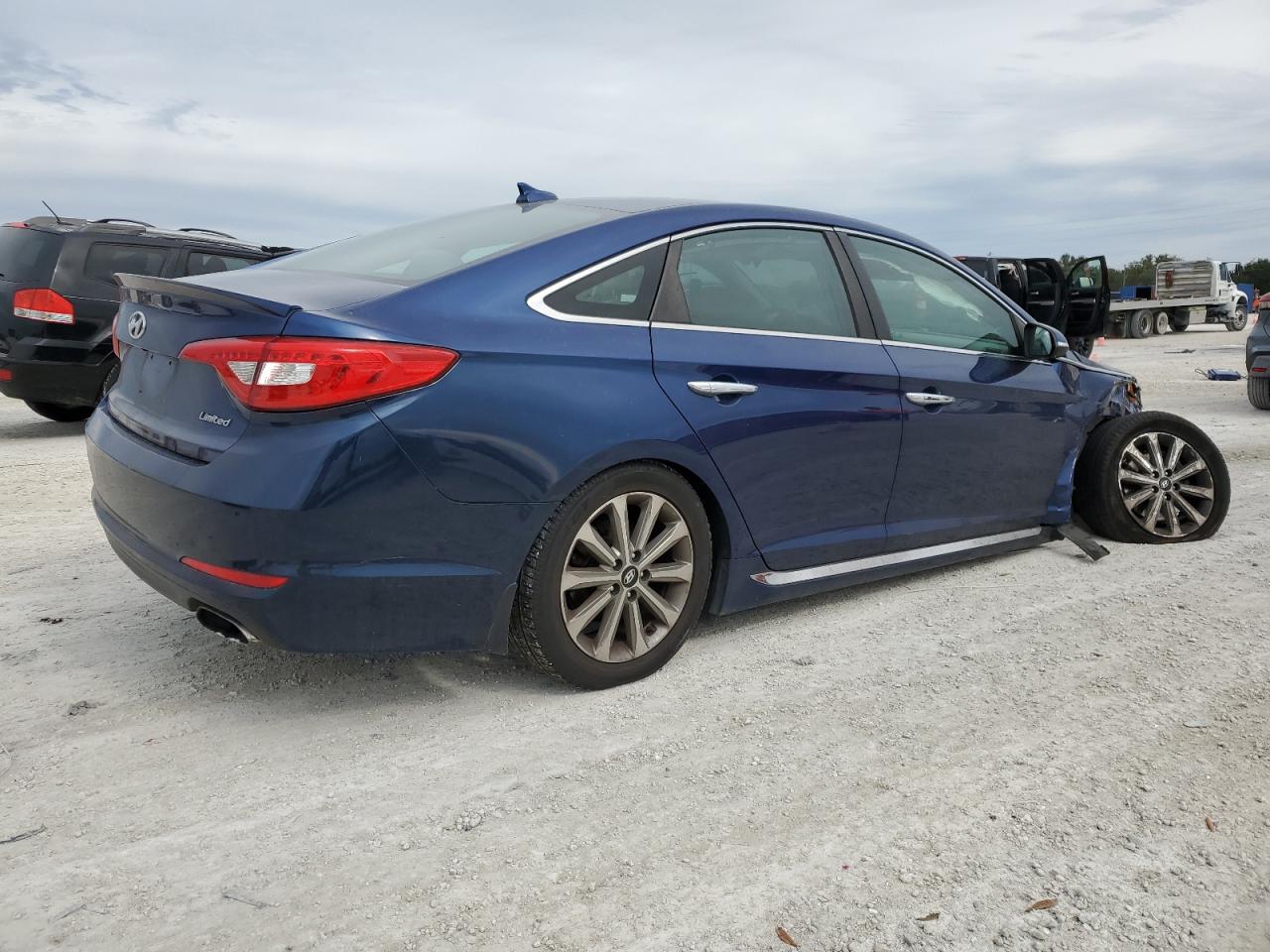 Image 3 of 2017 HYUNDAI SONATA SPORT 2017 with VIN 5NPE34AF6HH490501