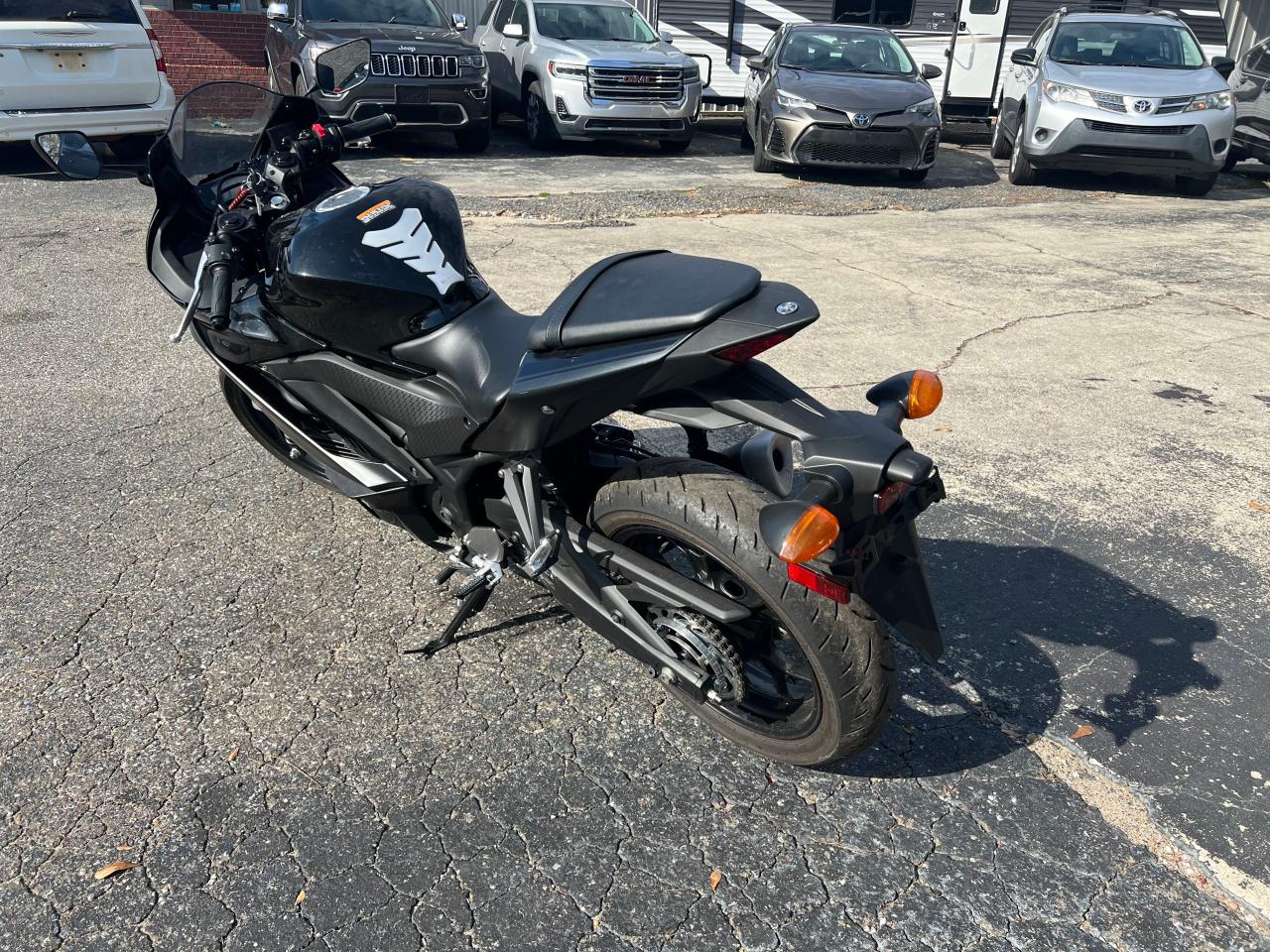 Obraz 3 z 2021 YAMAHA YZFR3 A 2021 z VIN MH3RH18Y2MK007964