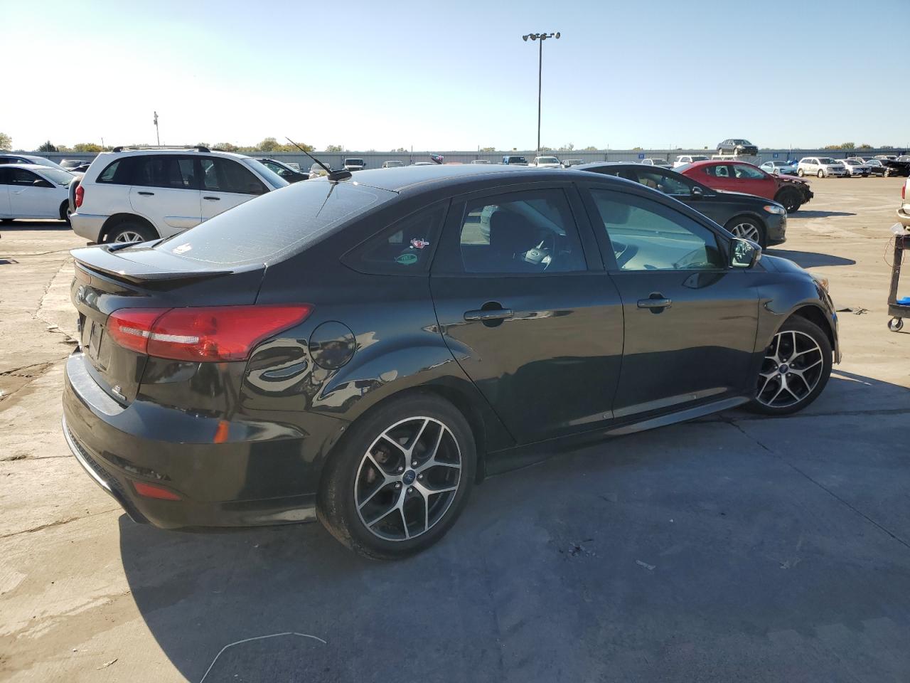 Изображение 3 2015 FORD FOCUS SE 2015 с VIN 1FADP3F22FL215402